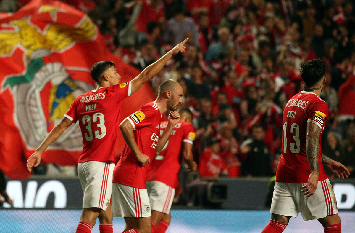 Benfica soma e segue com 5-0 ao Desportivo de Chaves