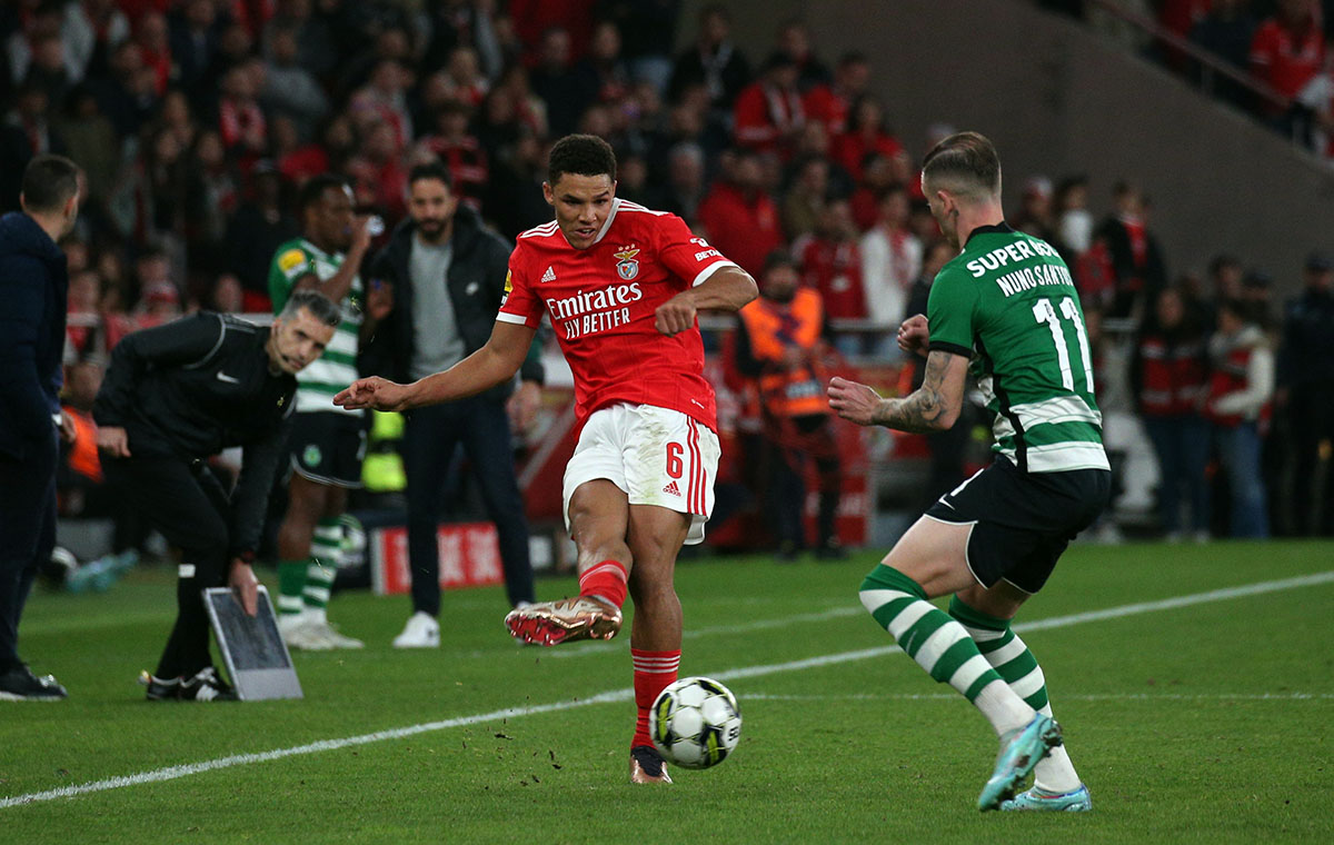 Benfica e Sporting empatam (2-2) em clássico equilibrado