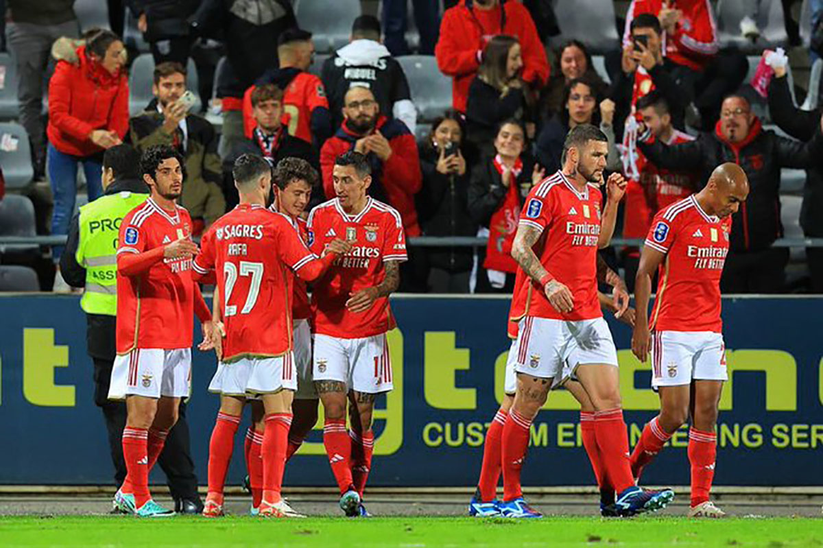 Benfica vence em Arouca com três centrais na Taça…